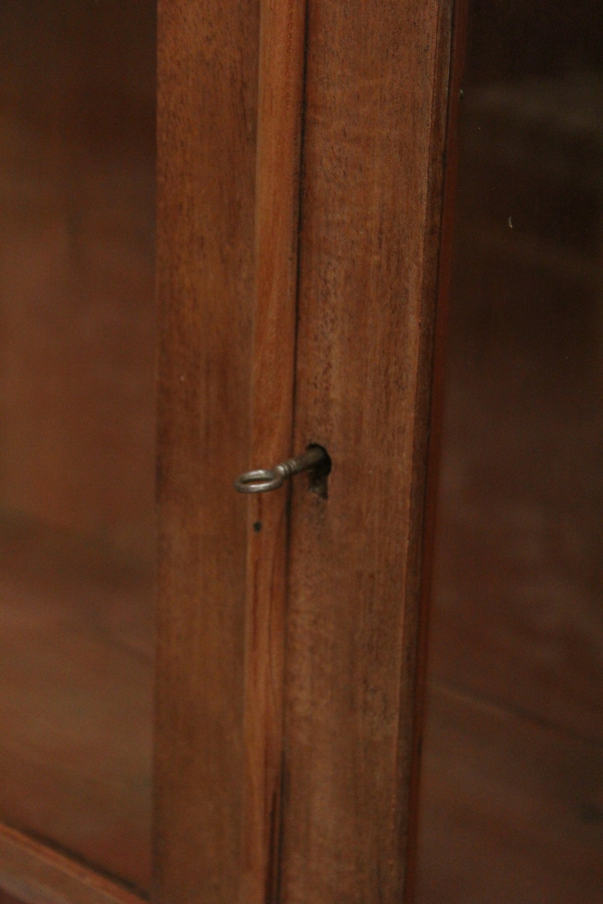 #1563 glass cabinet