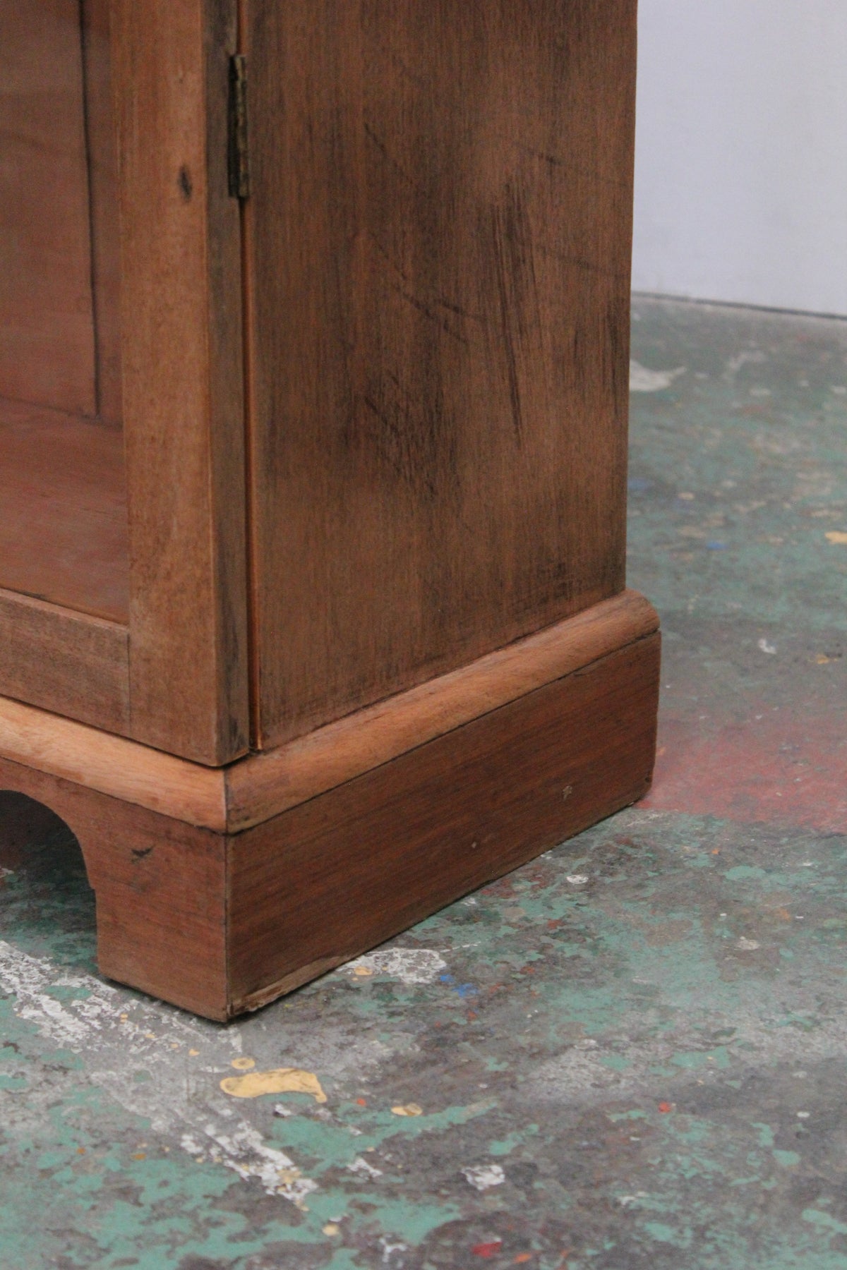 #1563 glass cabinet