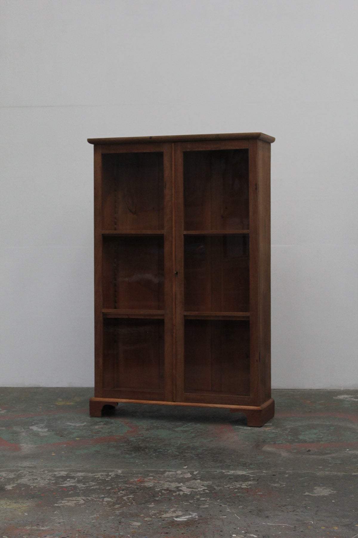#1563 glass cabinet