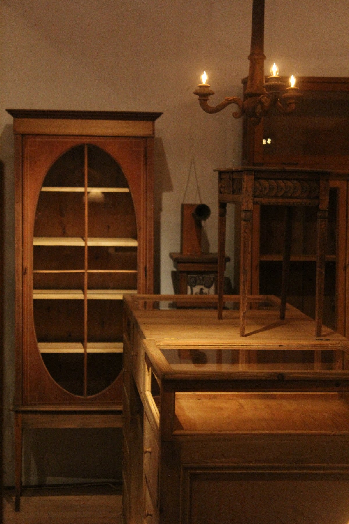 #0906 glass cabinet