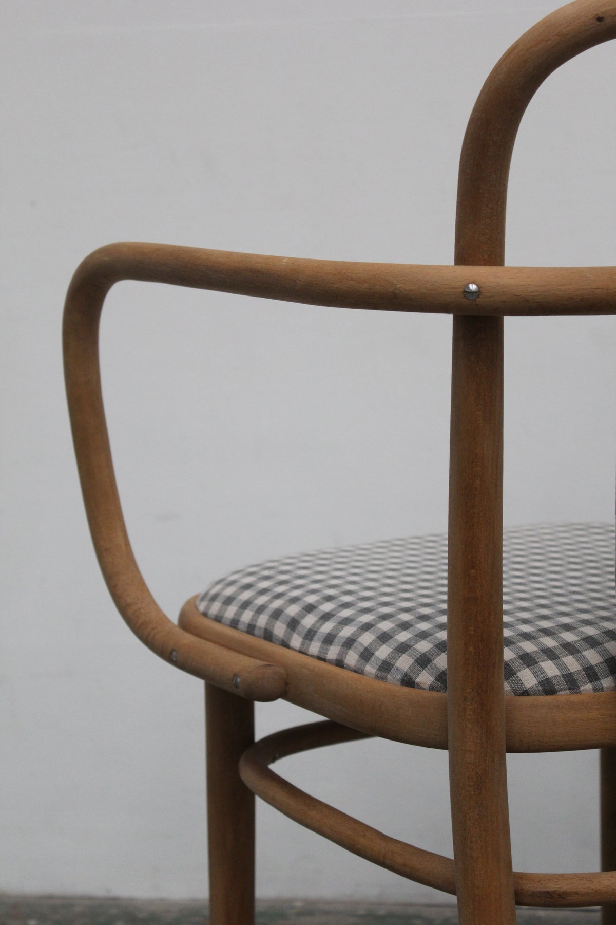 #1041 arm chair