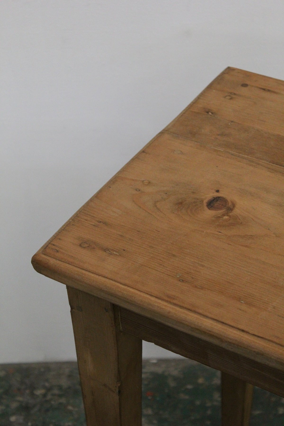 #0943 table