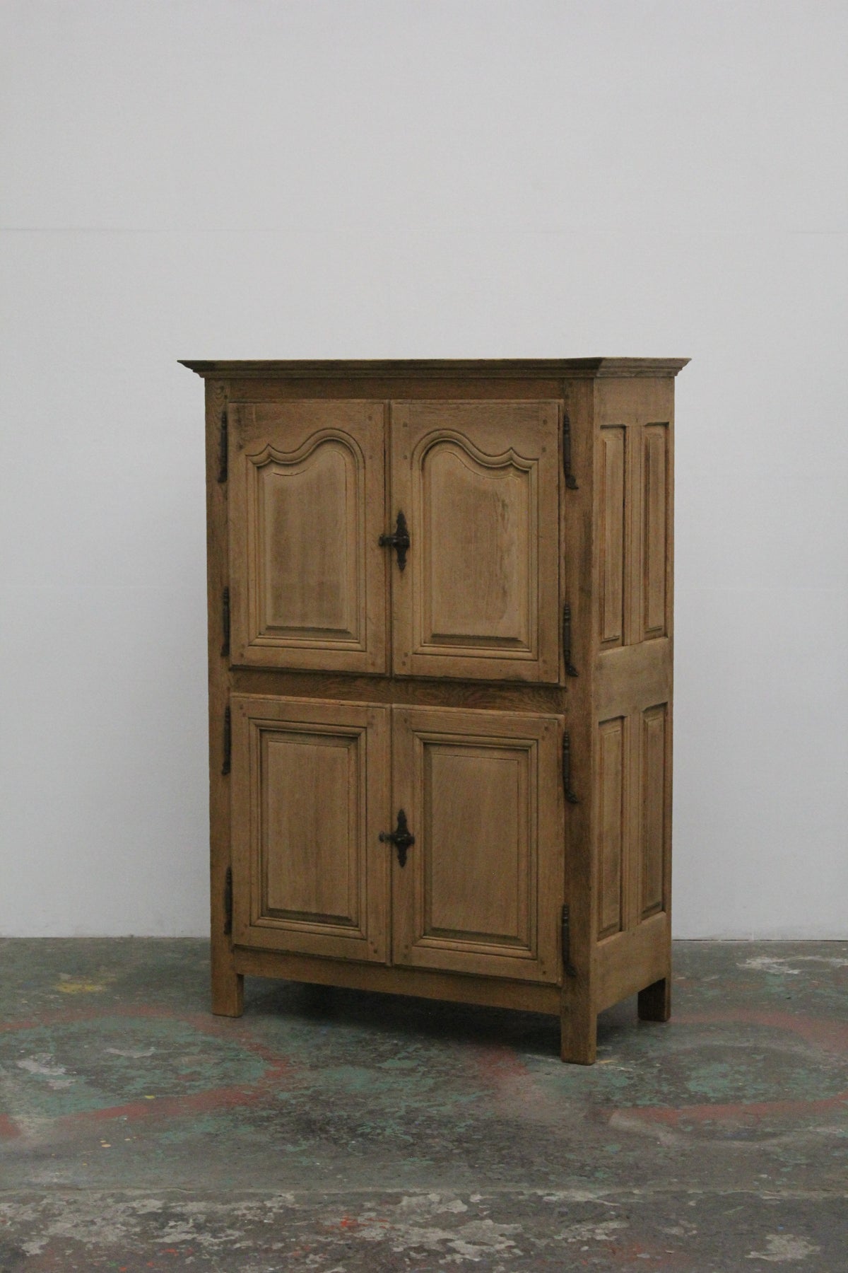 #1092 cabinet