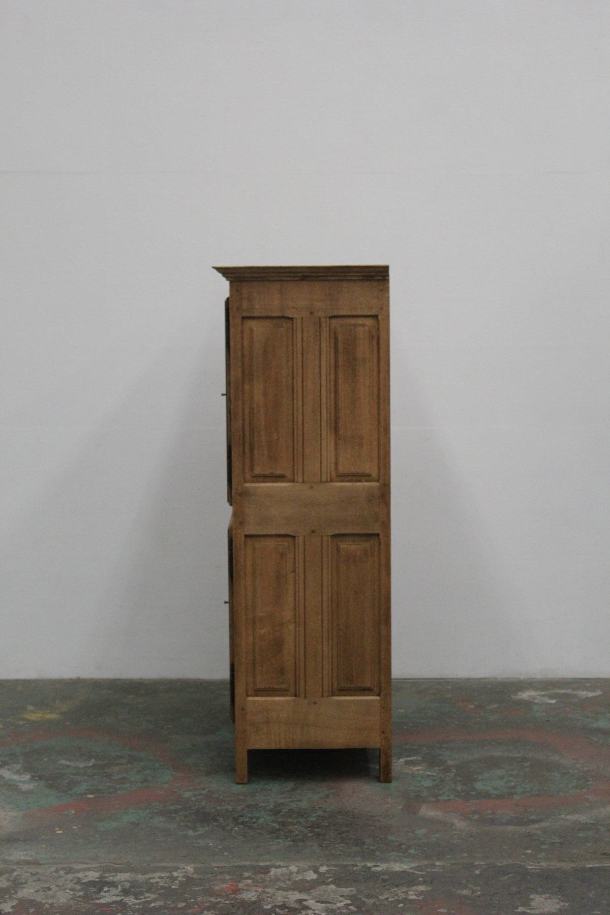 #1092 cabinet