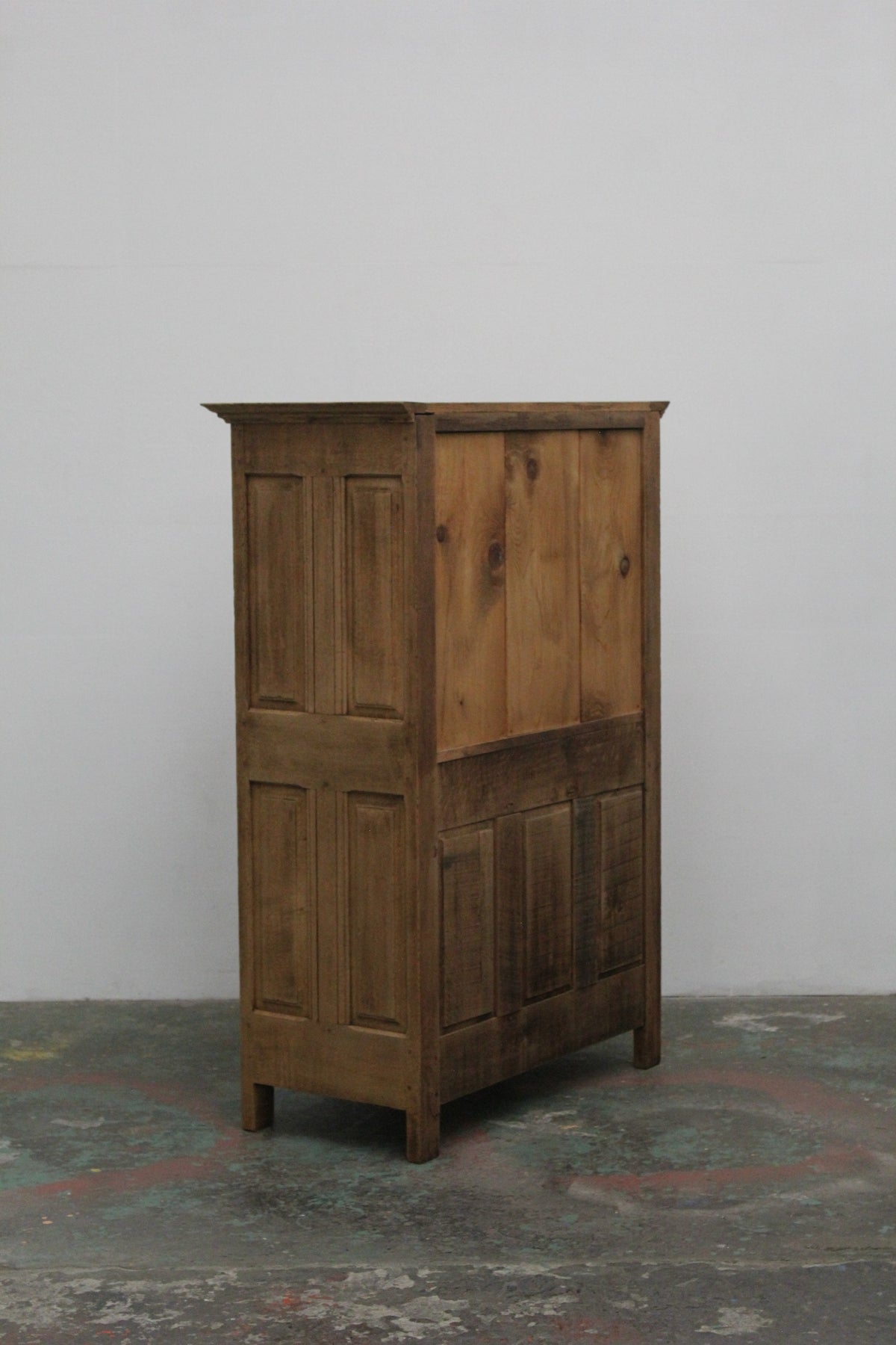#1092 cabinet