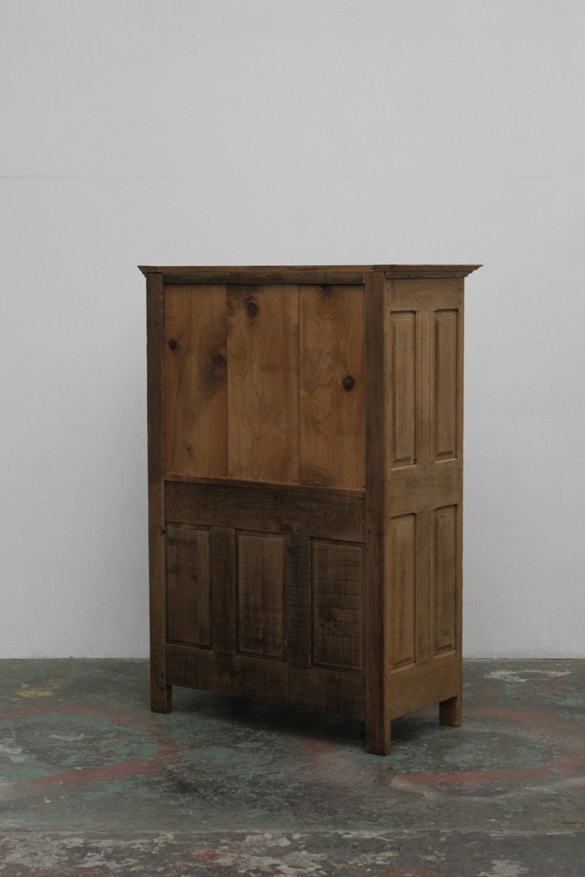#1092 cabinet