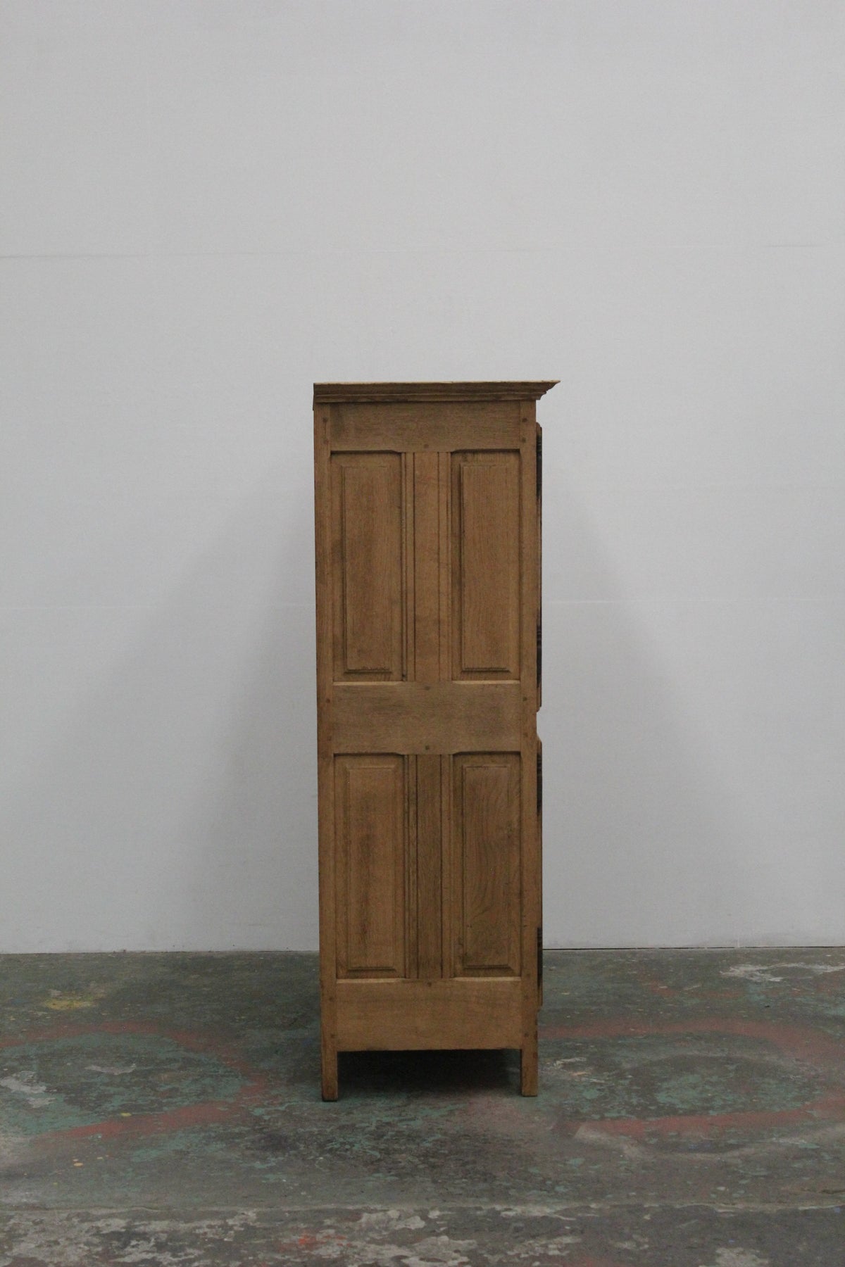#1092 cabinet