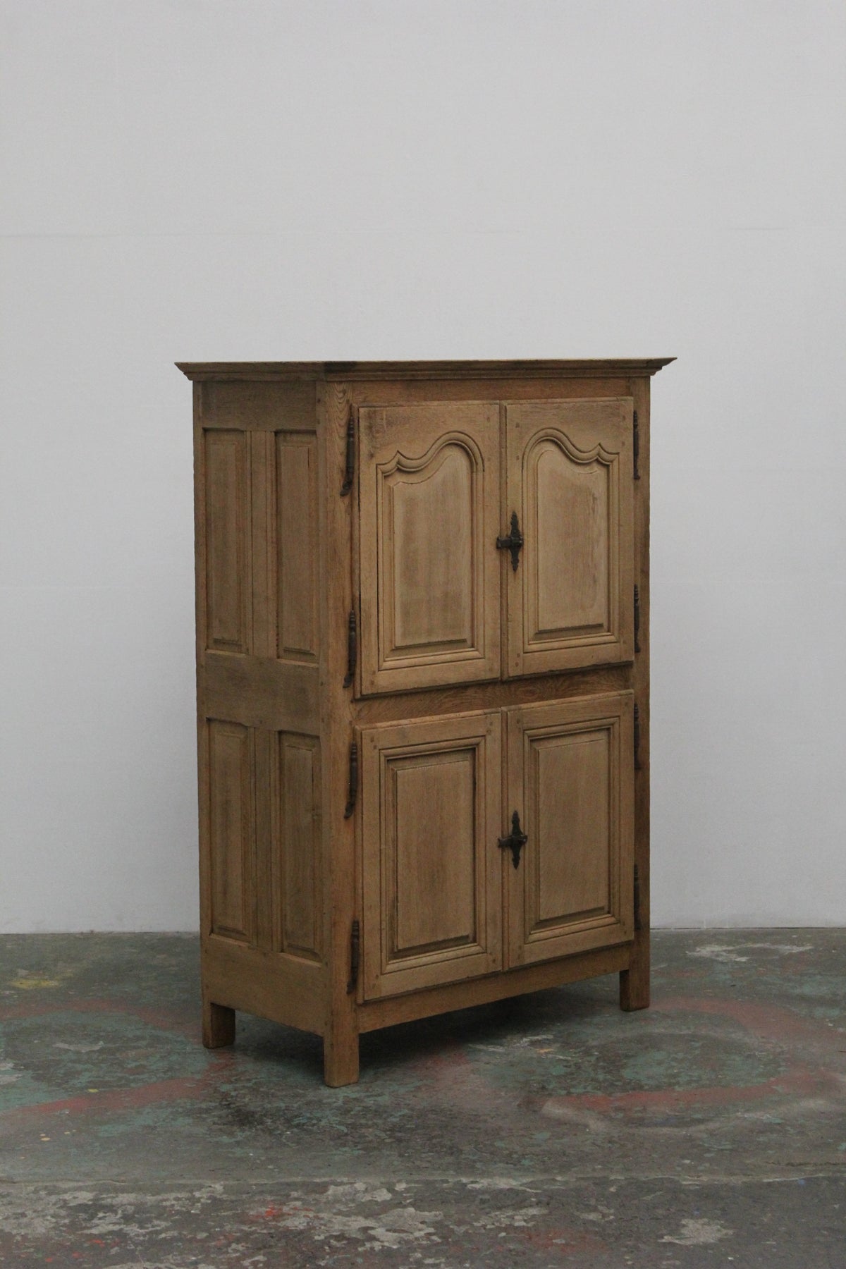 #1092 cabinet