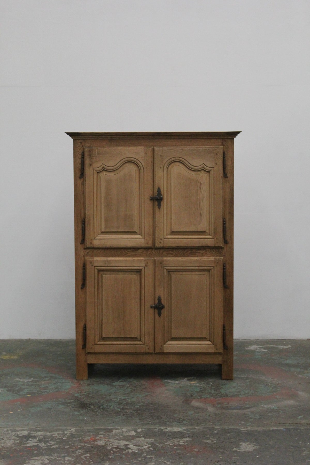 #1092 cabinet