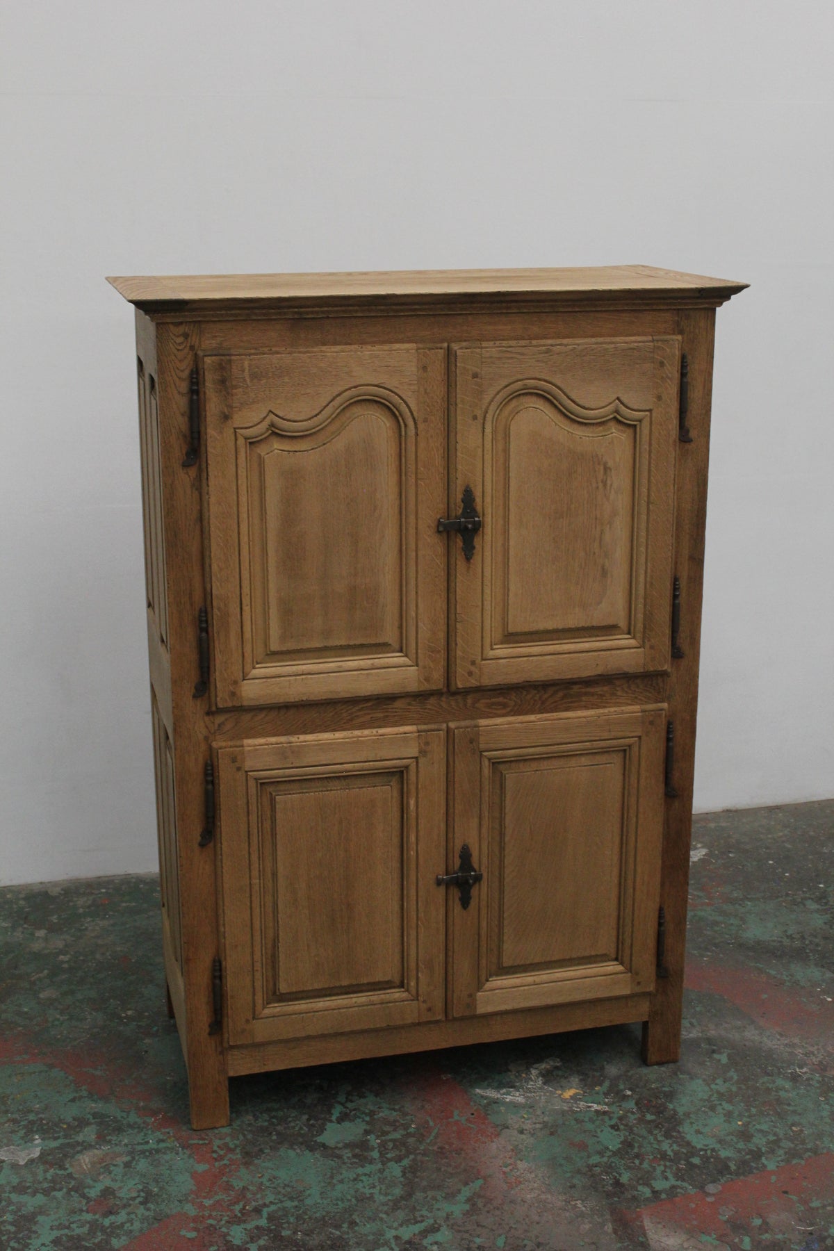 #1092 cabinet
