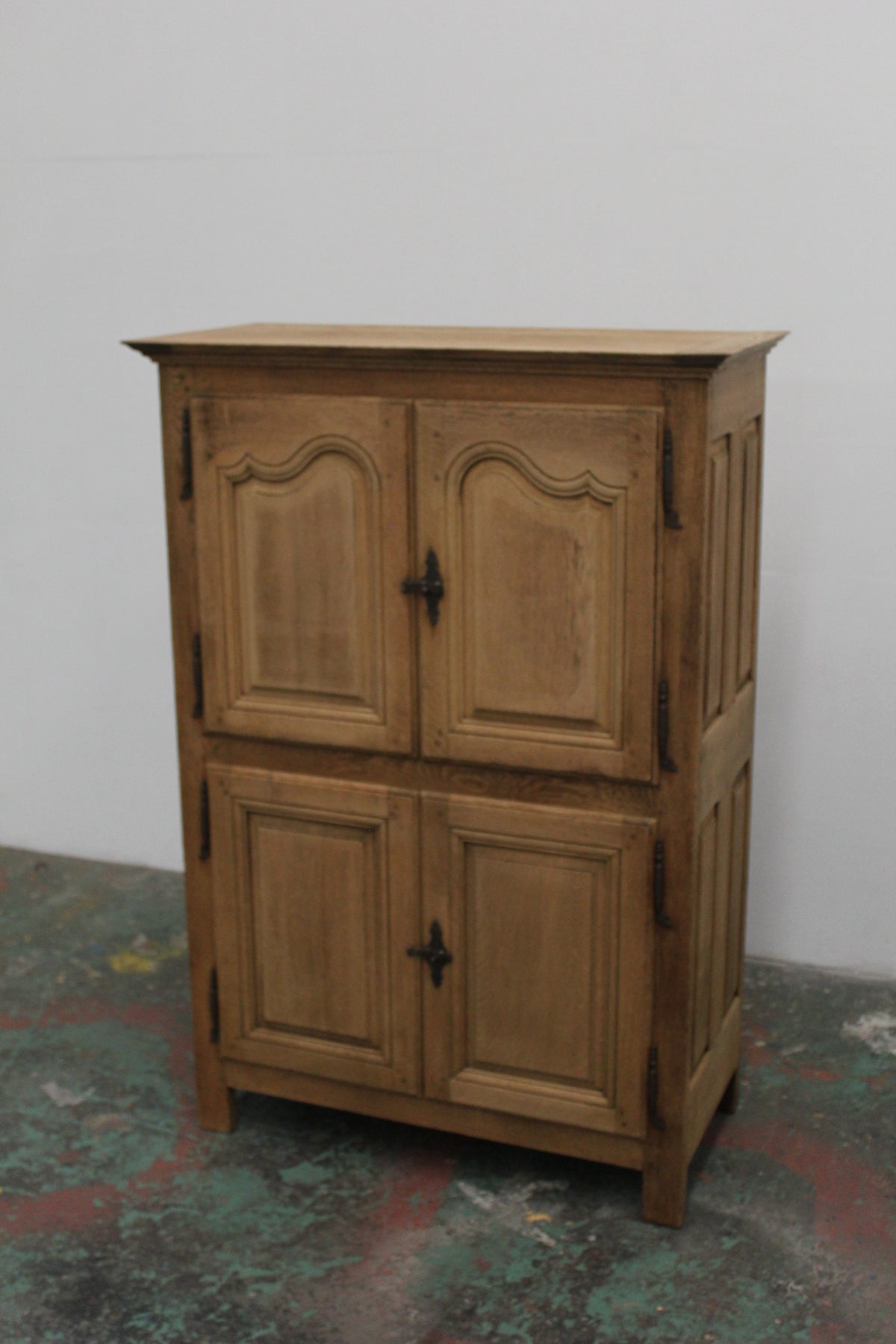 #1092 cabinet