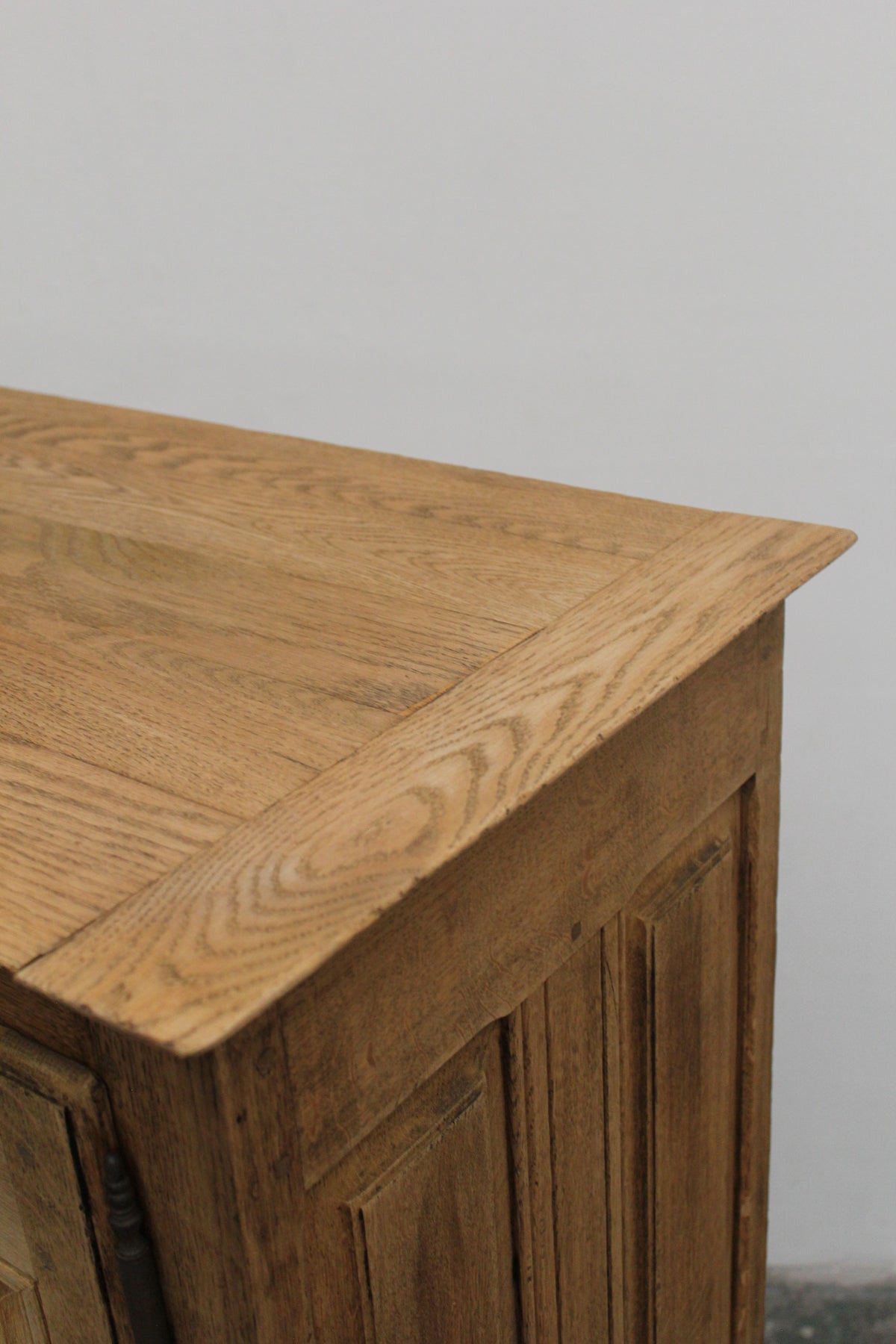 #1092 cabinet