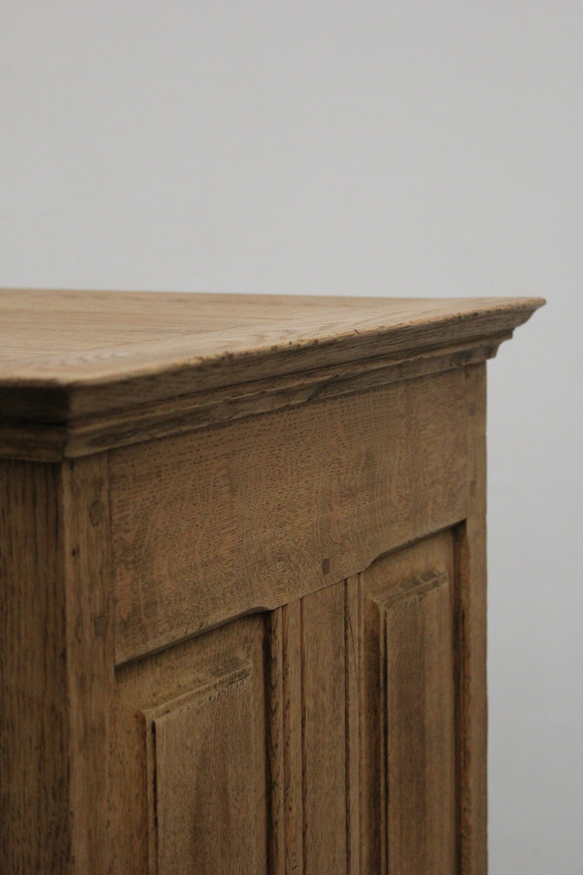 #1092 cabinet