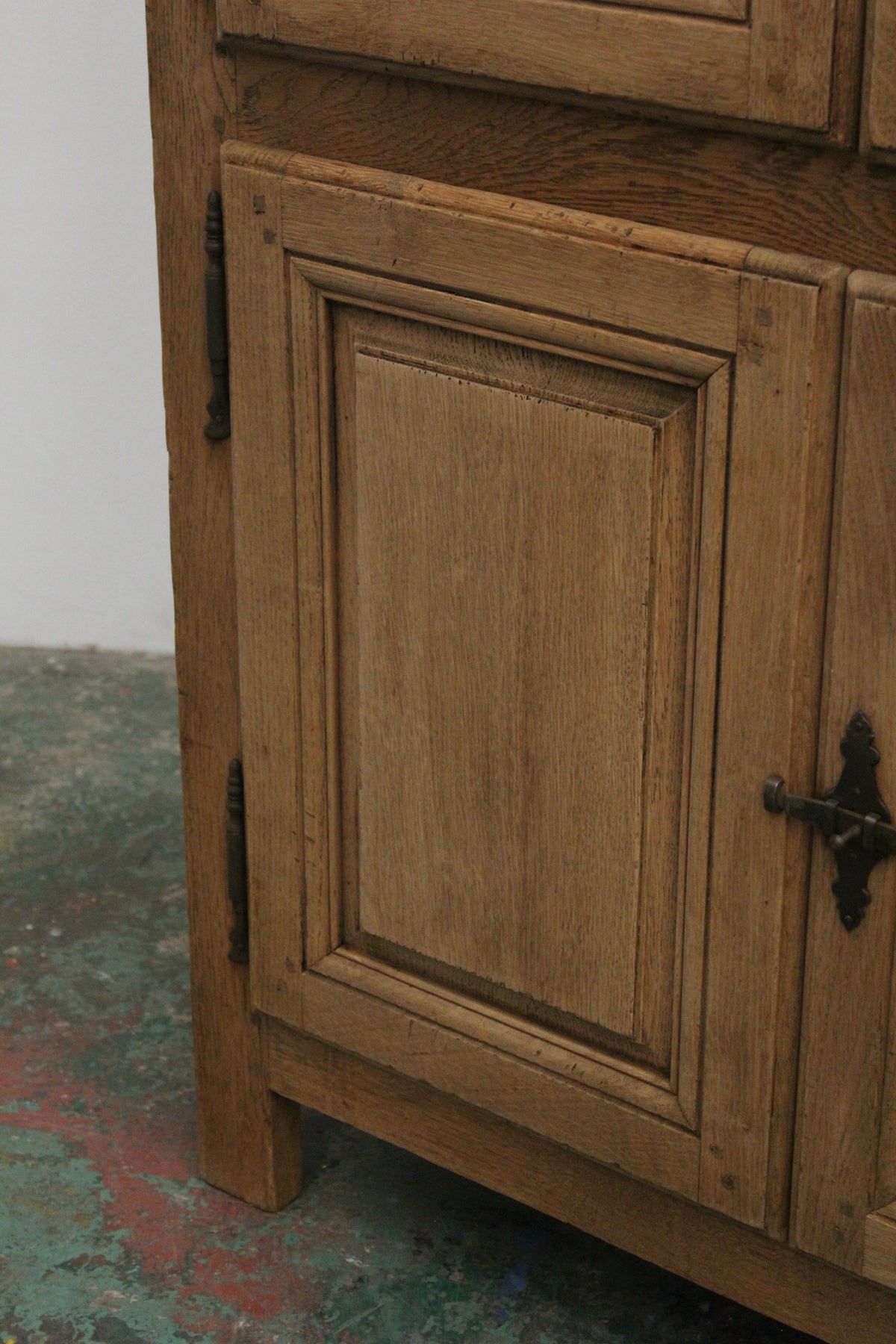 #1092 cabinet