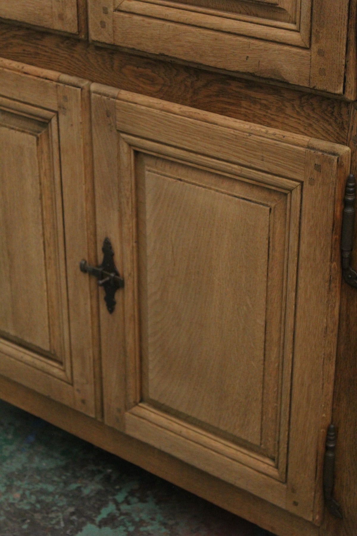 #1092 cabinet
