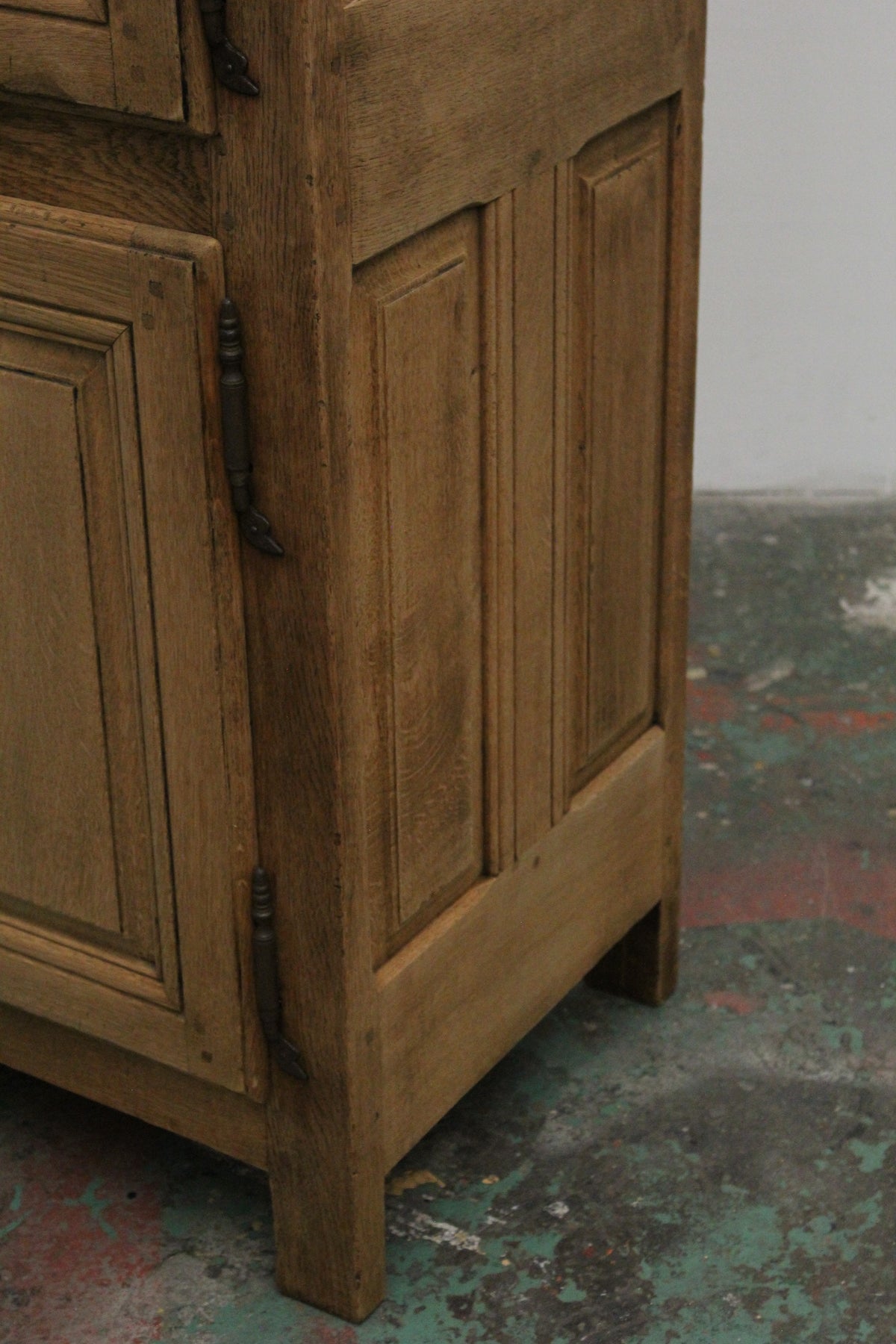 #1092 cabinet