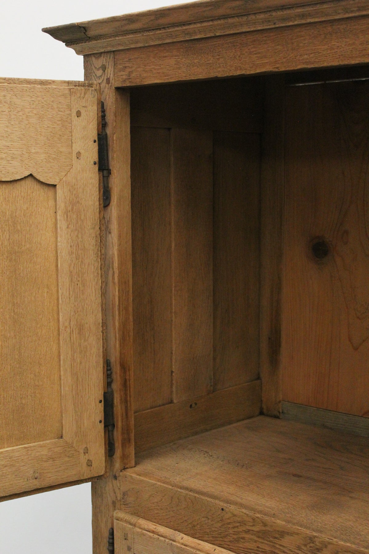 #1092 cabinet