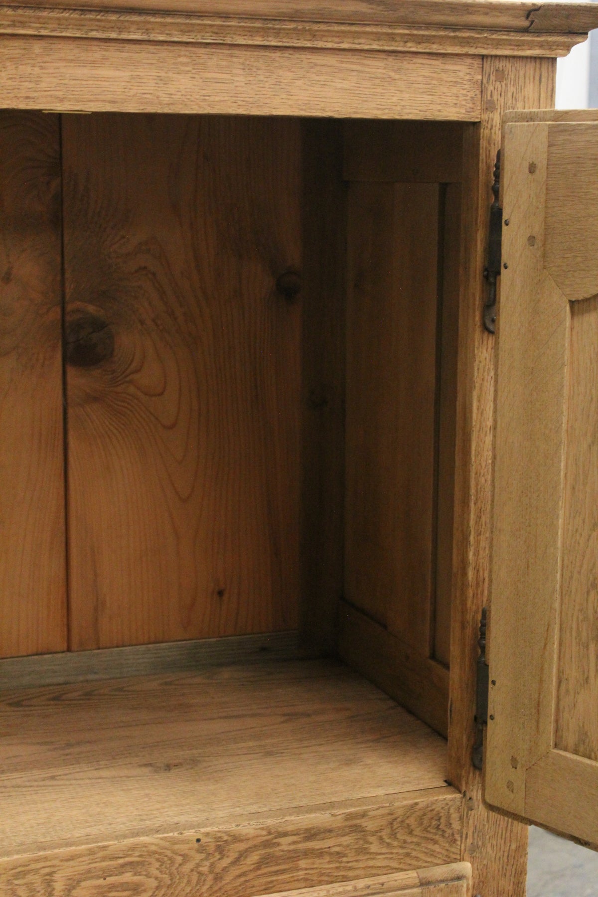 #1092 cabinet