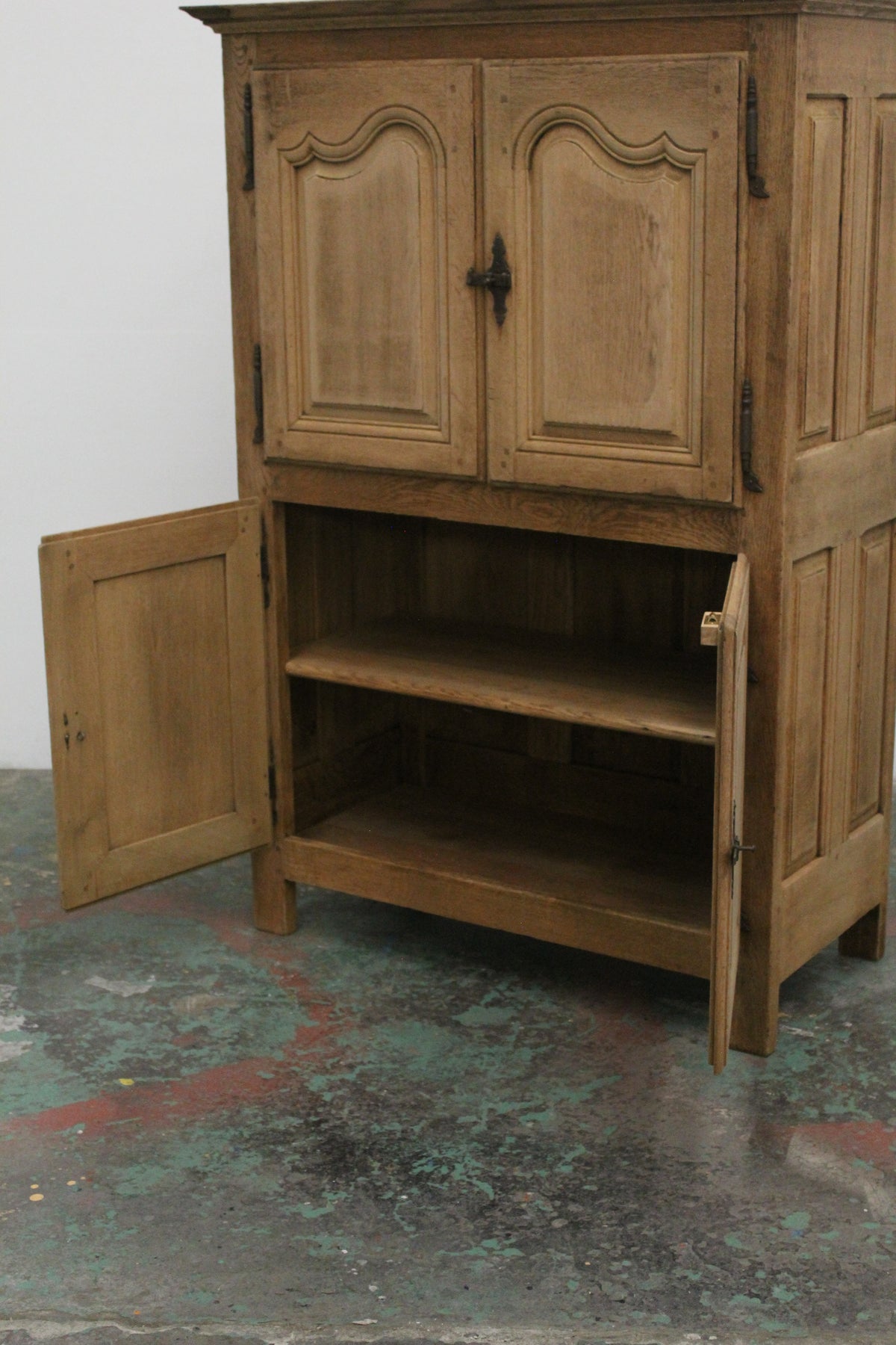 #1092 cabinet