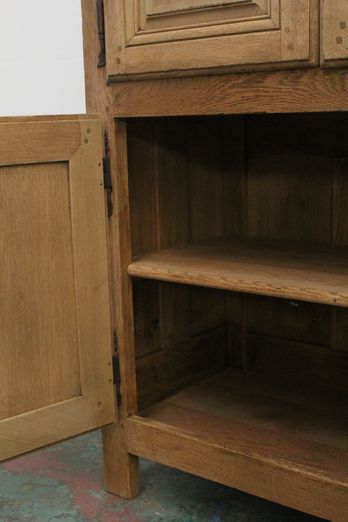 #1092 cabinet