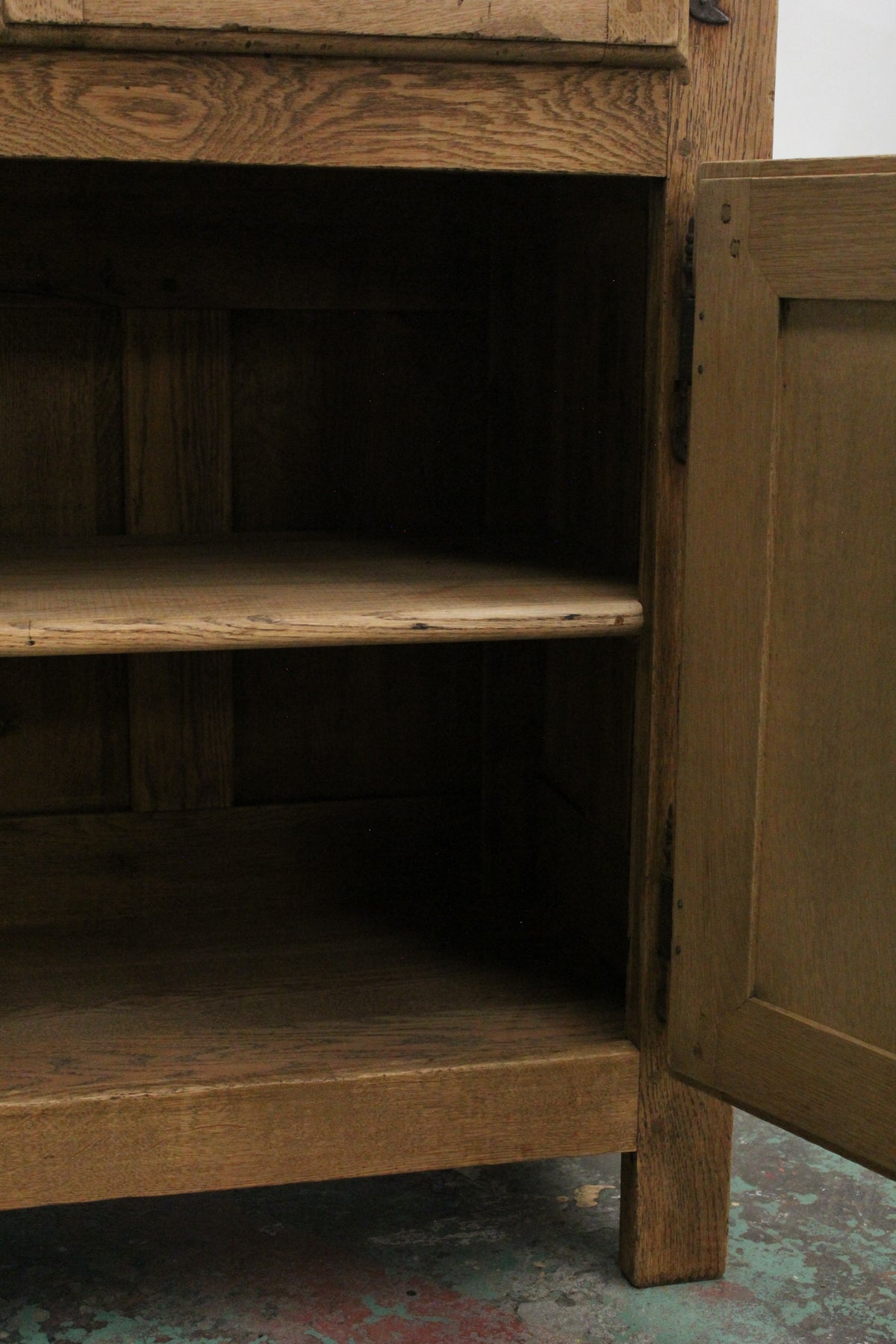 #1092 cabinet