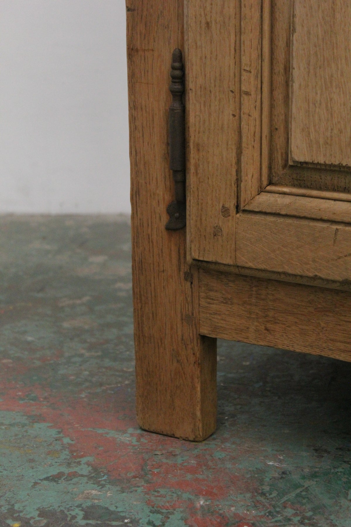 #1092 cabinet