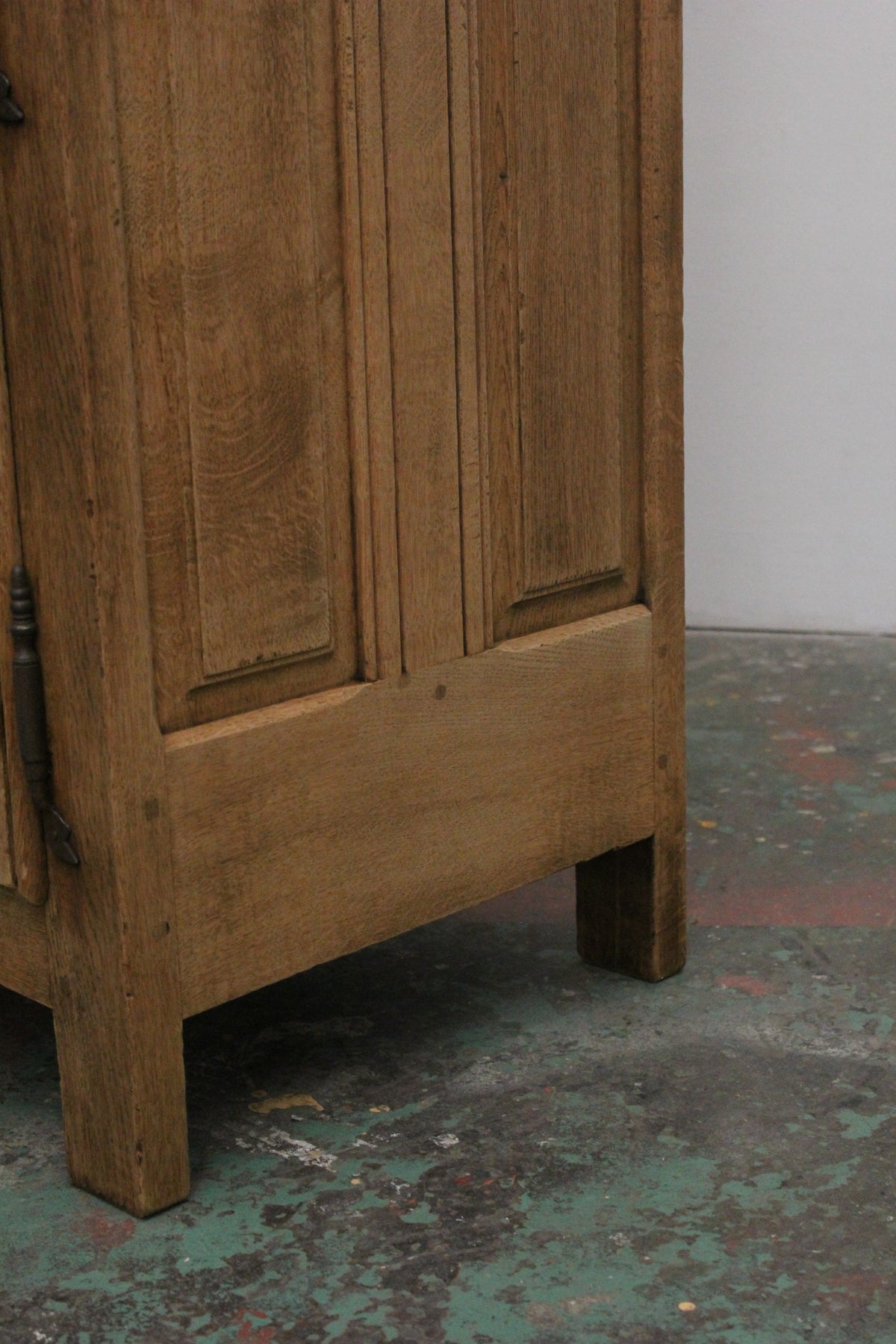 #1092 cabinet