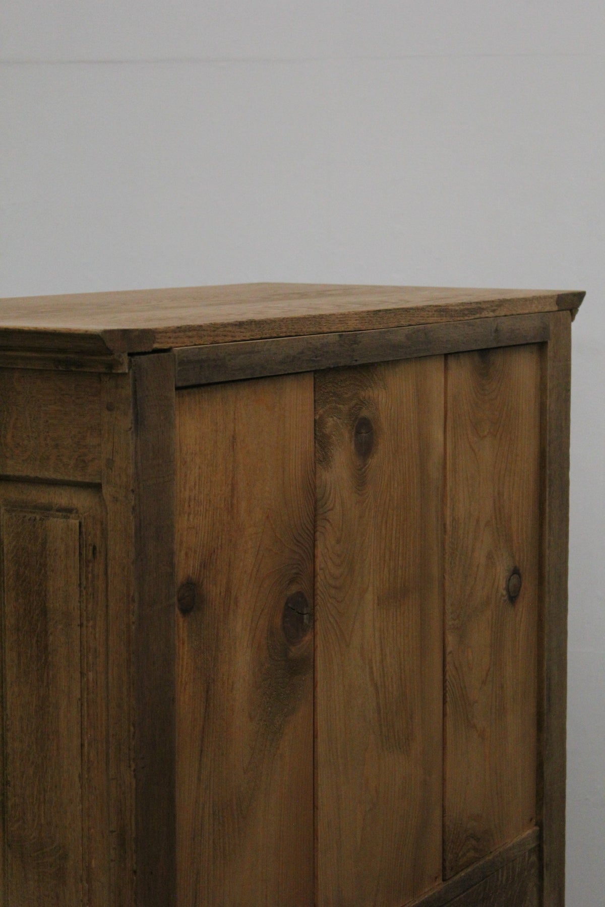 #1092 cabinet