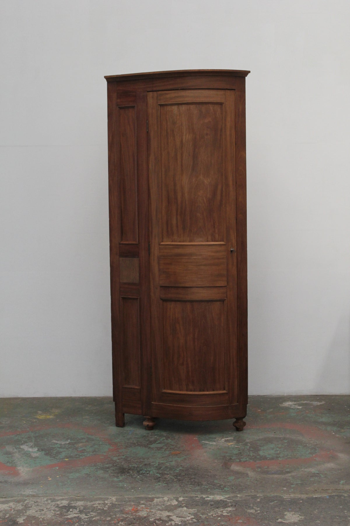 #1099 cabinet