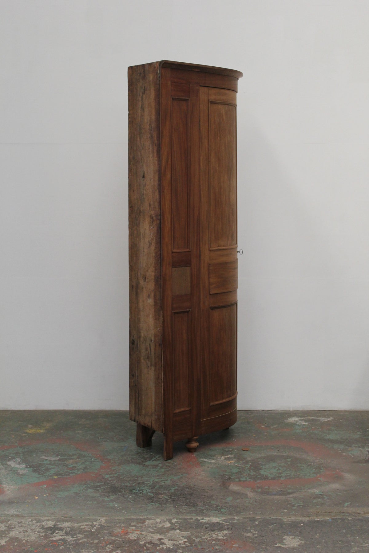 #1099 cabinet