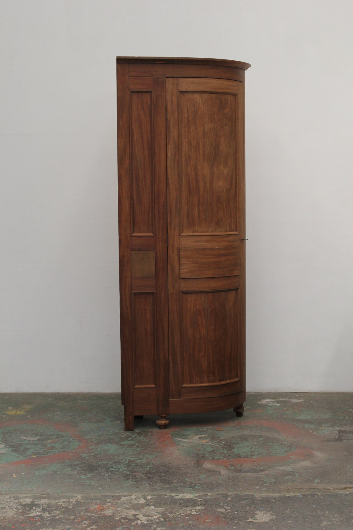 #1099 cabinet