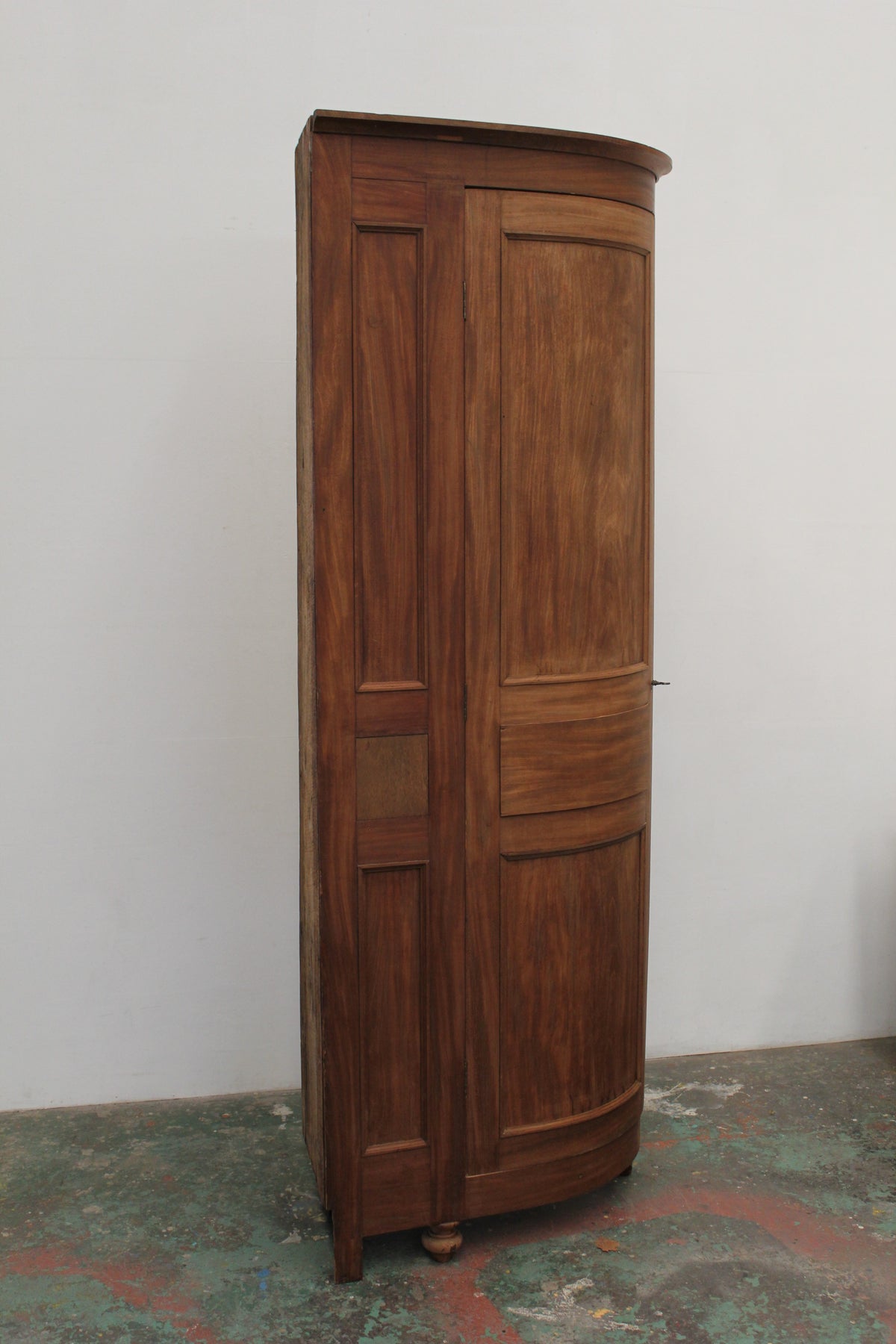 #1099 cabinet