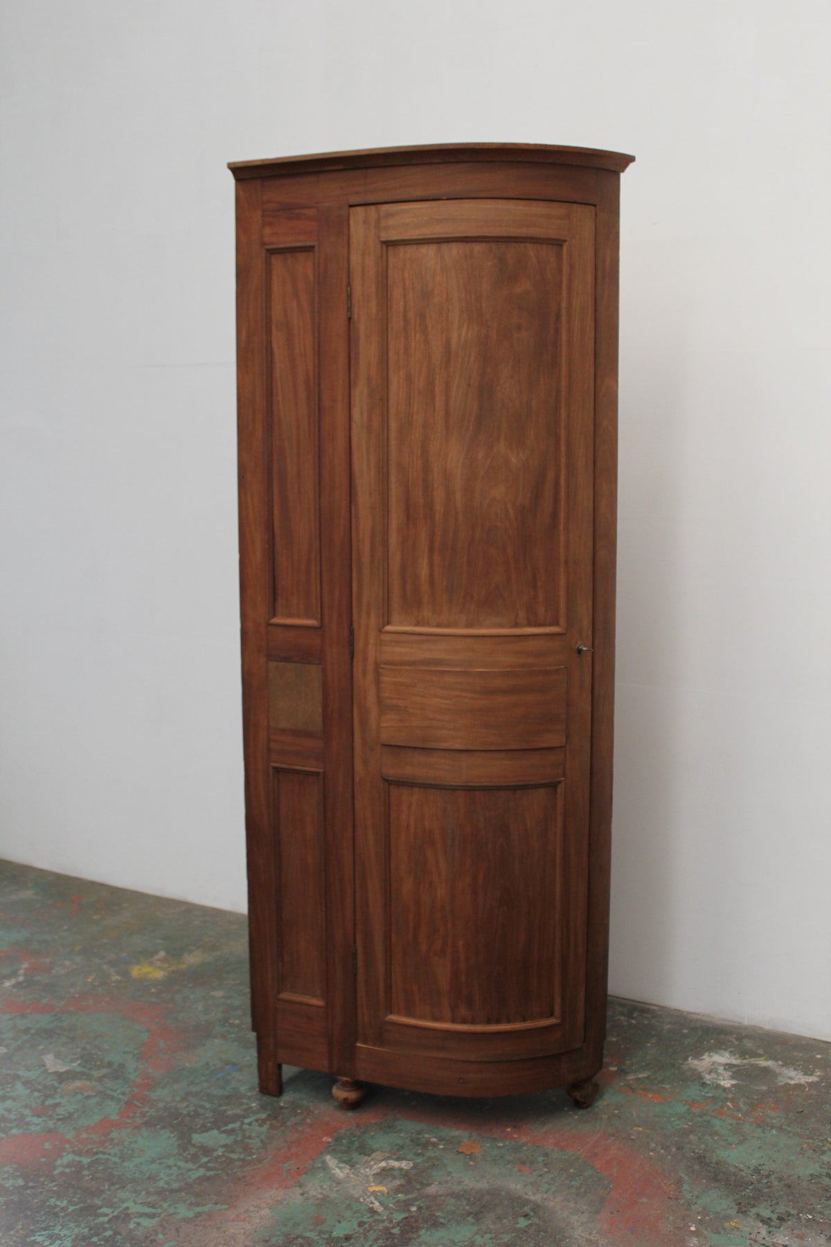 #1099 cabinet