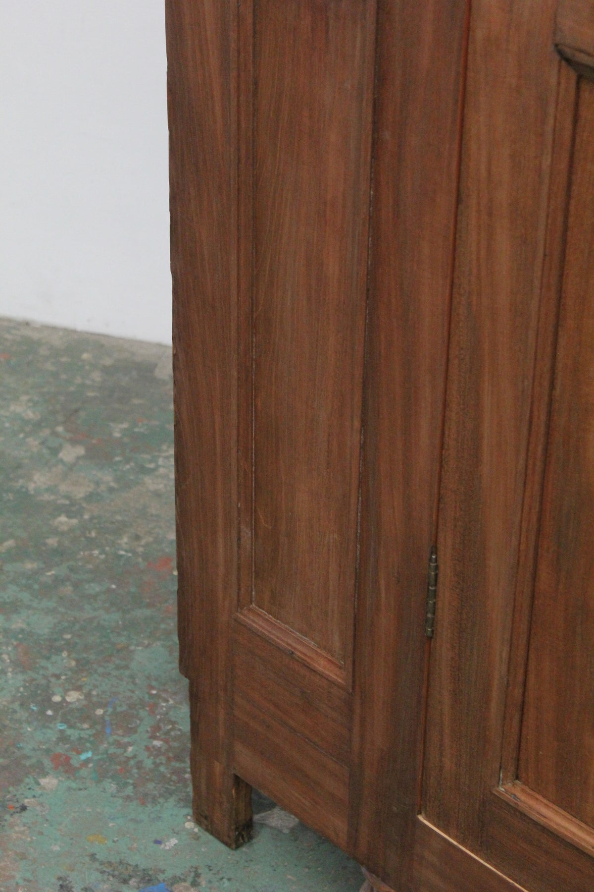 #1099 cabinet