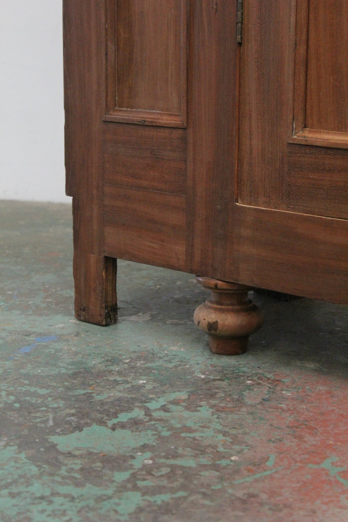 #1099 cabinet
