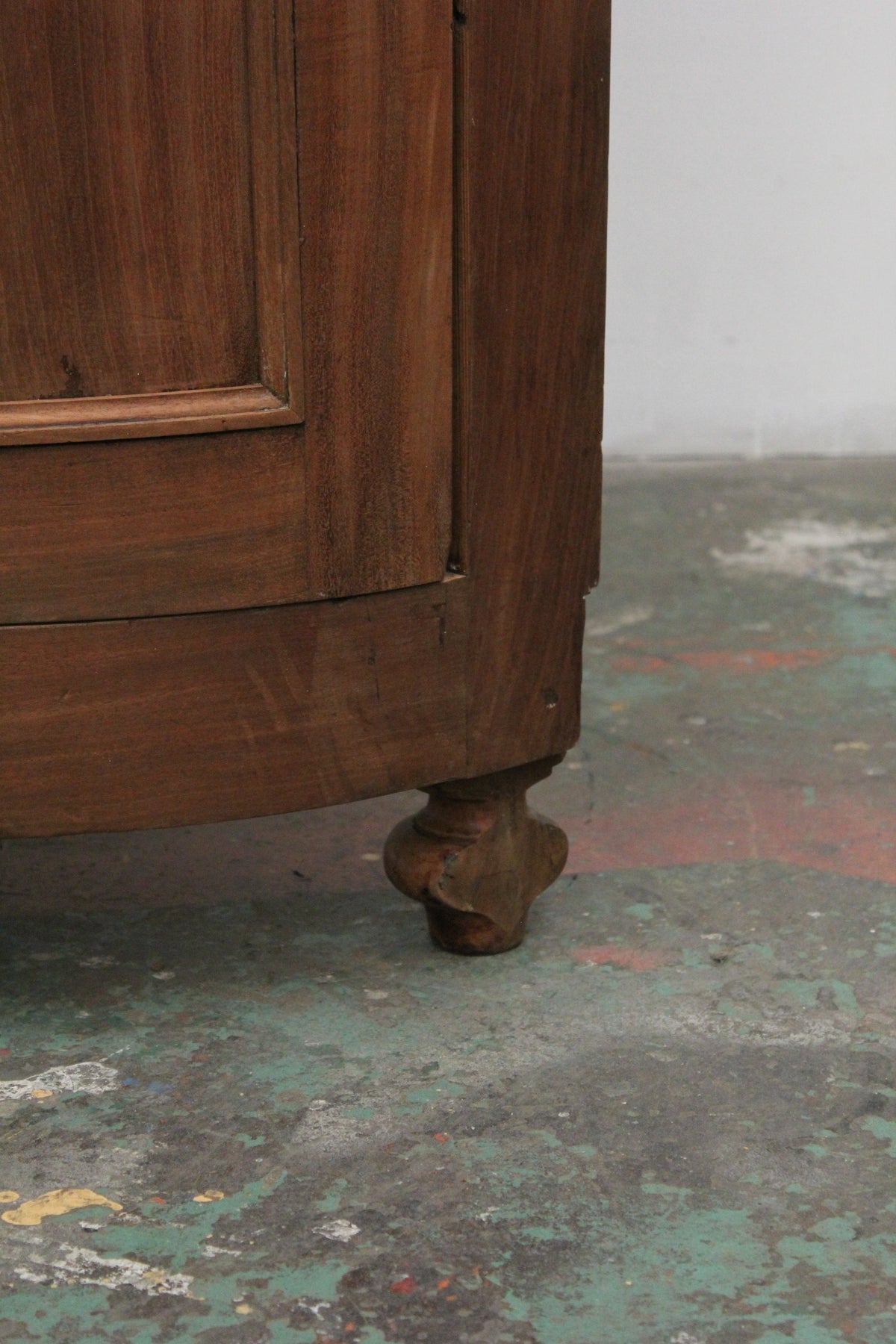 #1099 cabinet
