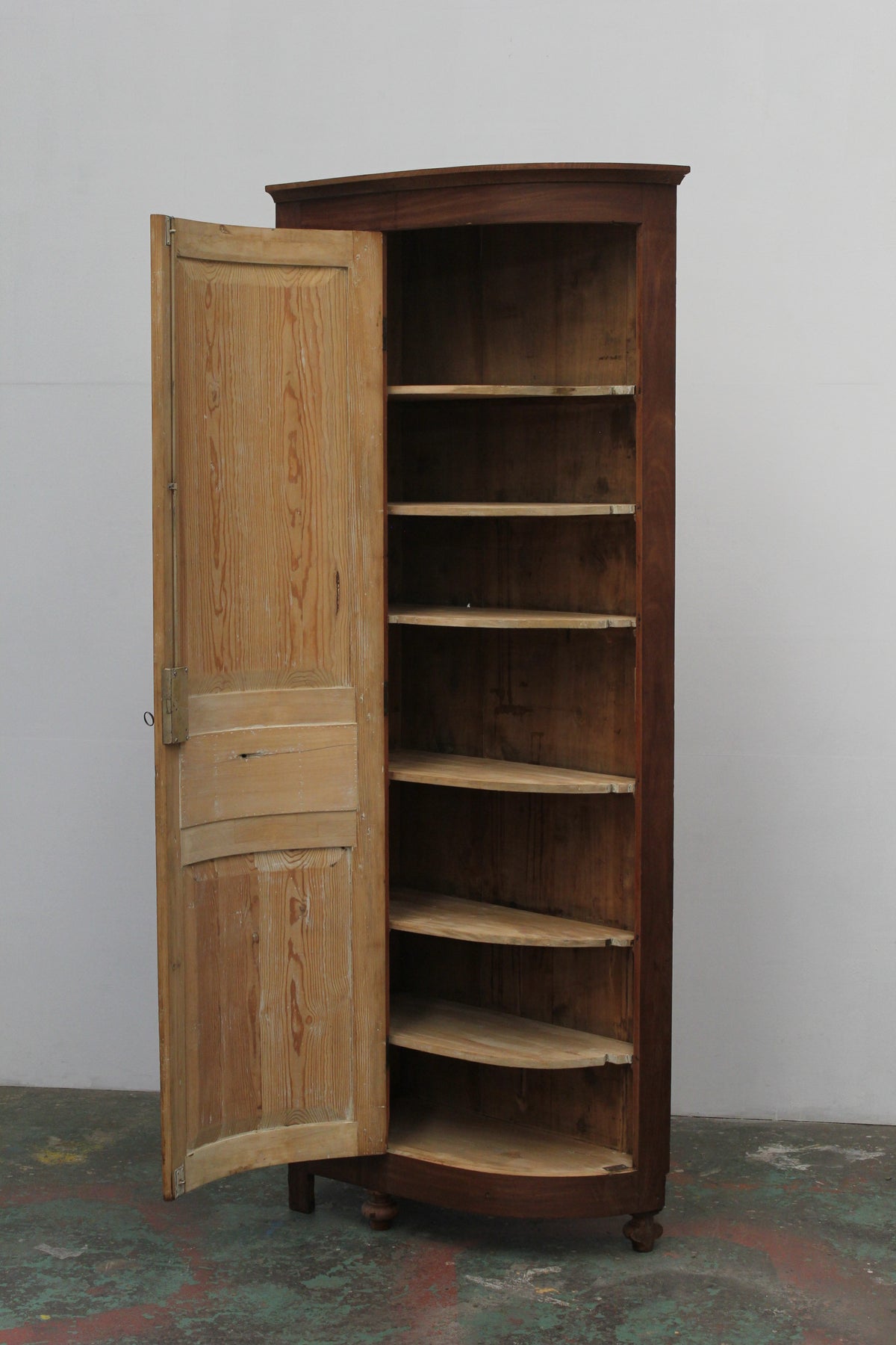 #1099 cabinet