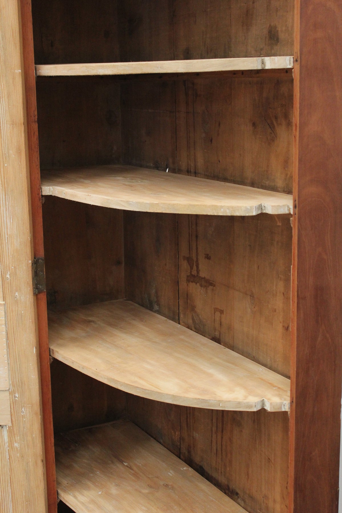 #1099 cabinet