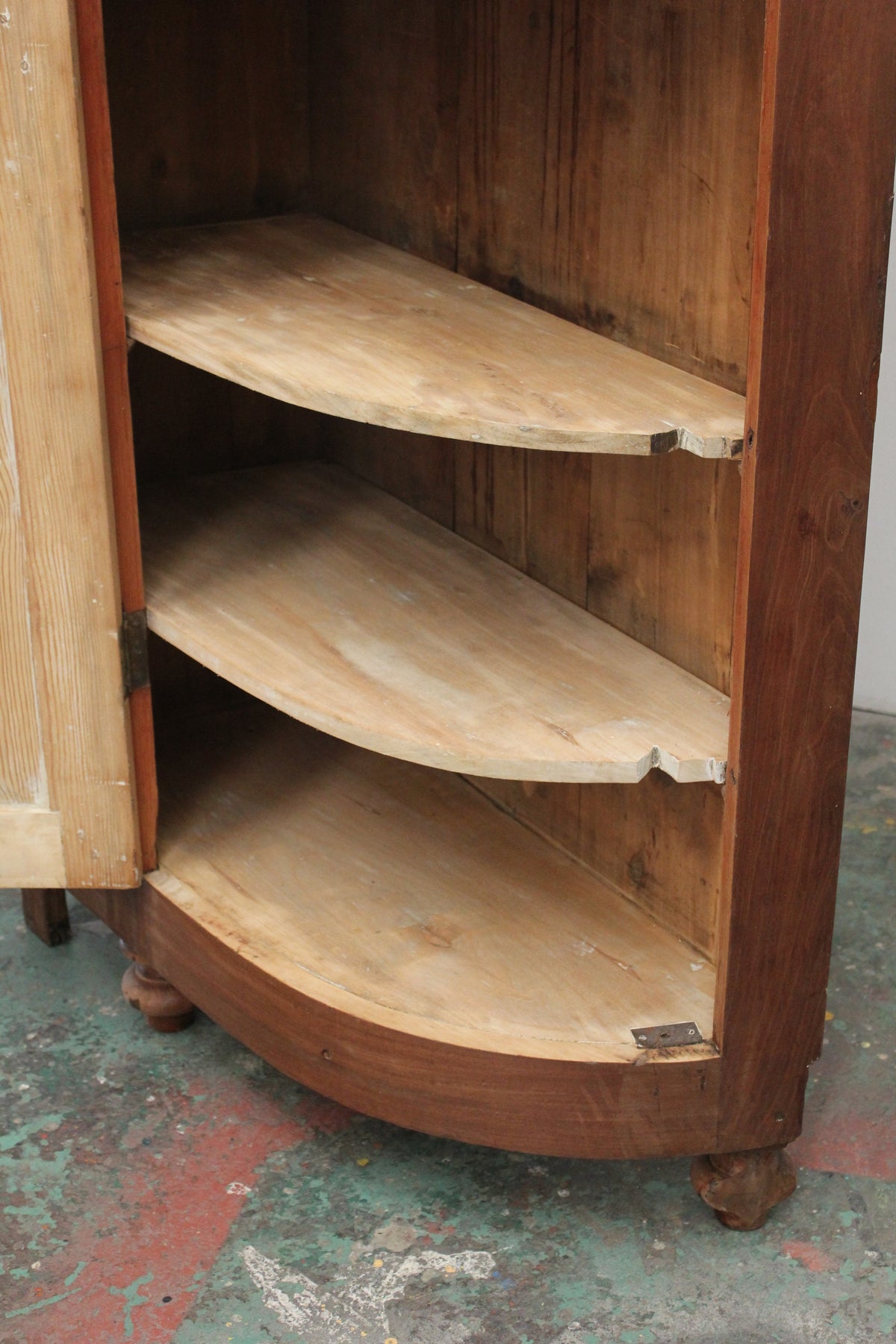 #1099 cabinet