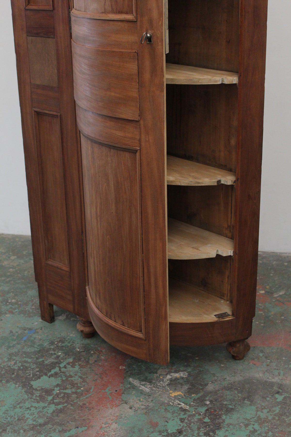 #1099 cabinet