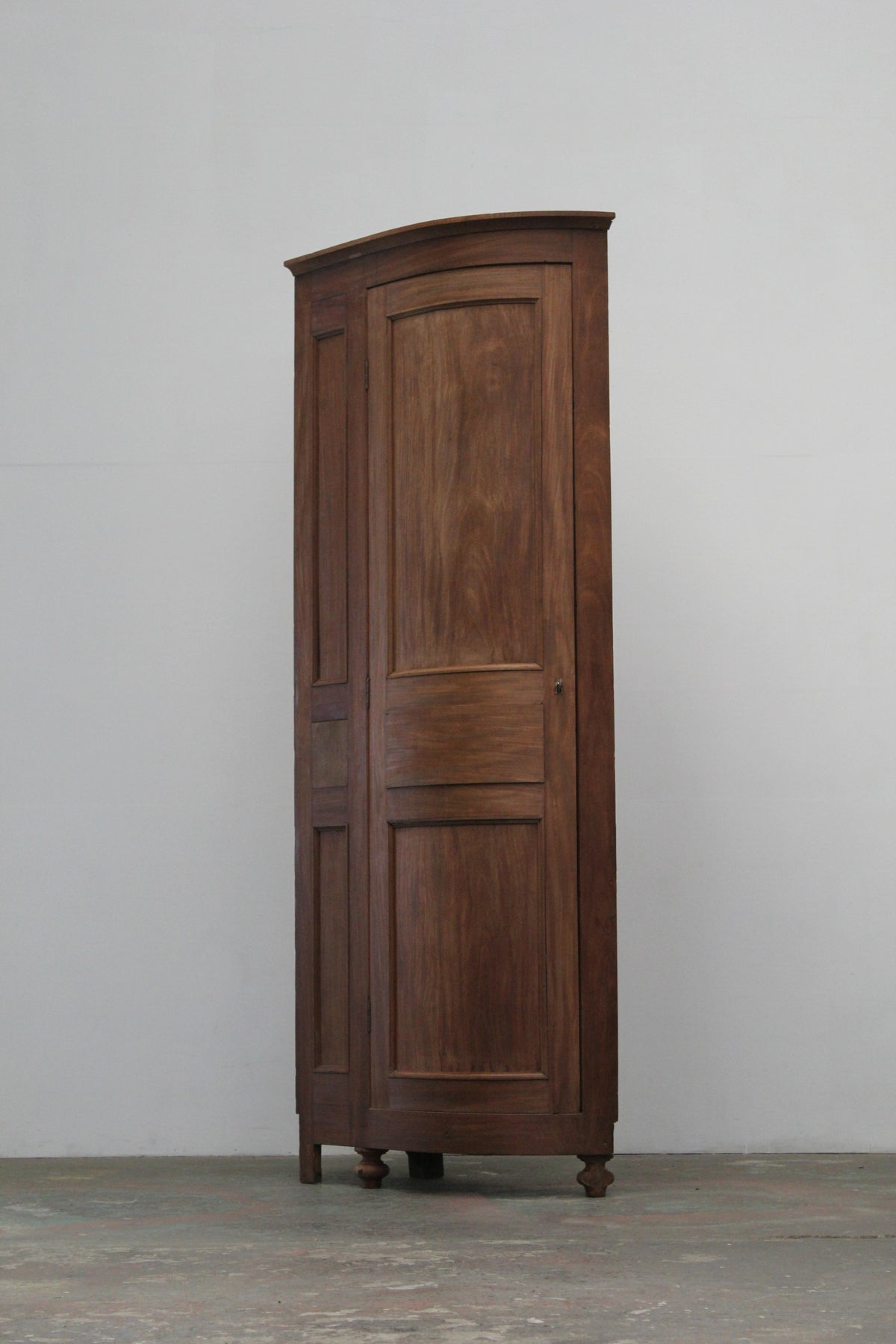 #1099 cabinet