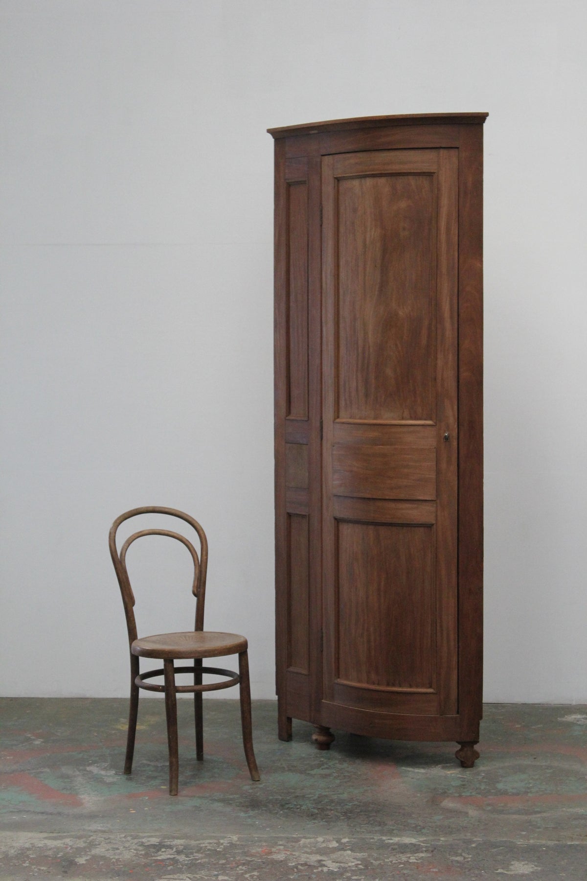 #1099 cabinet