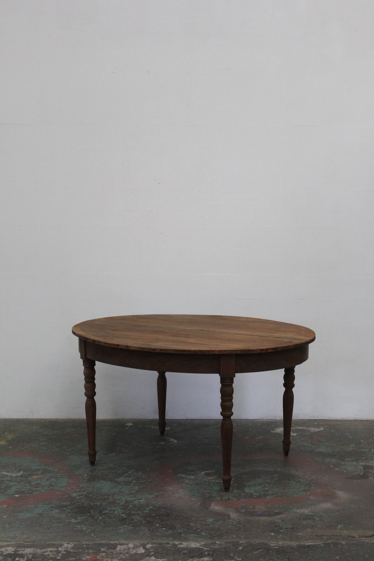 #1582 round table
