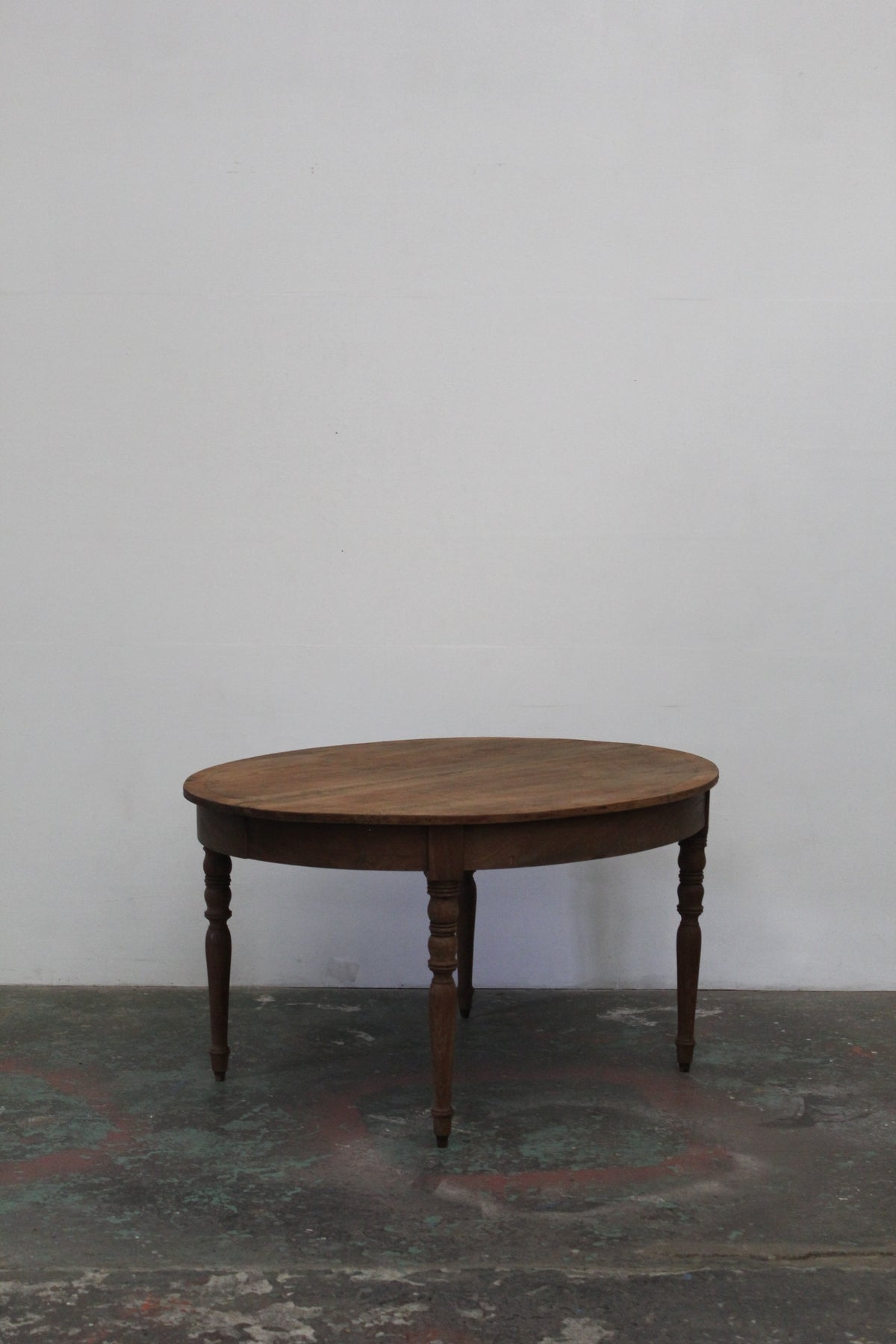 #1582 round table