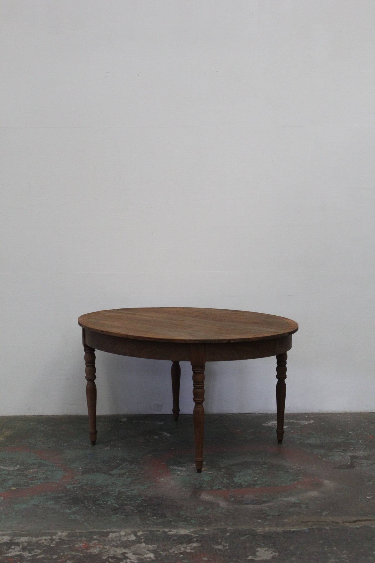 #1582 round table