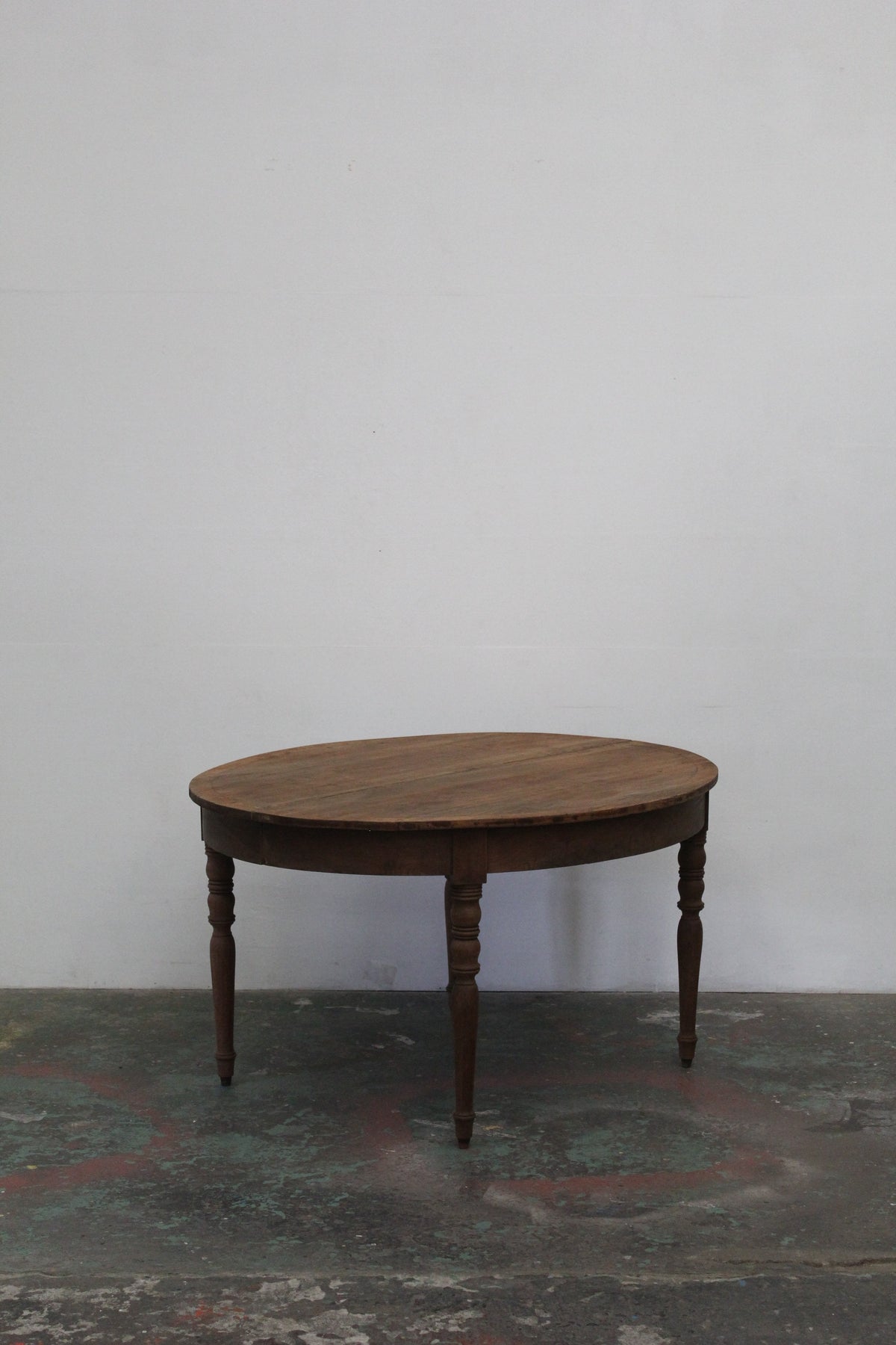 #1582 round table