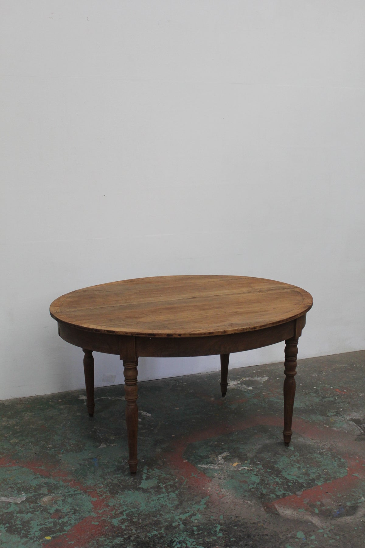#1582 round table