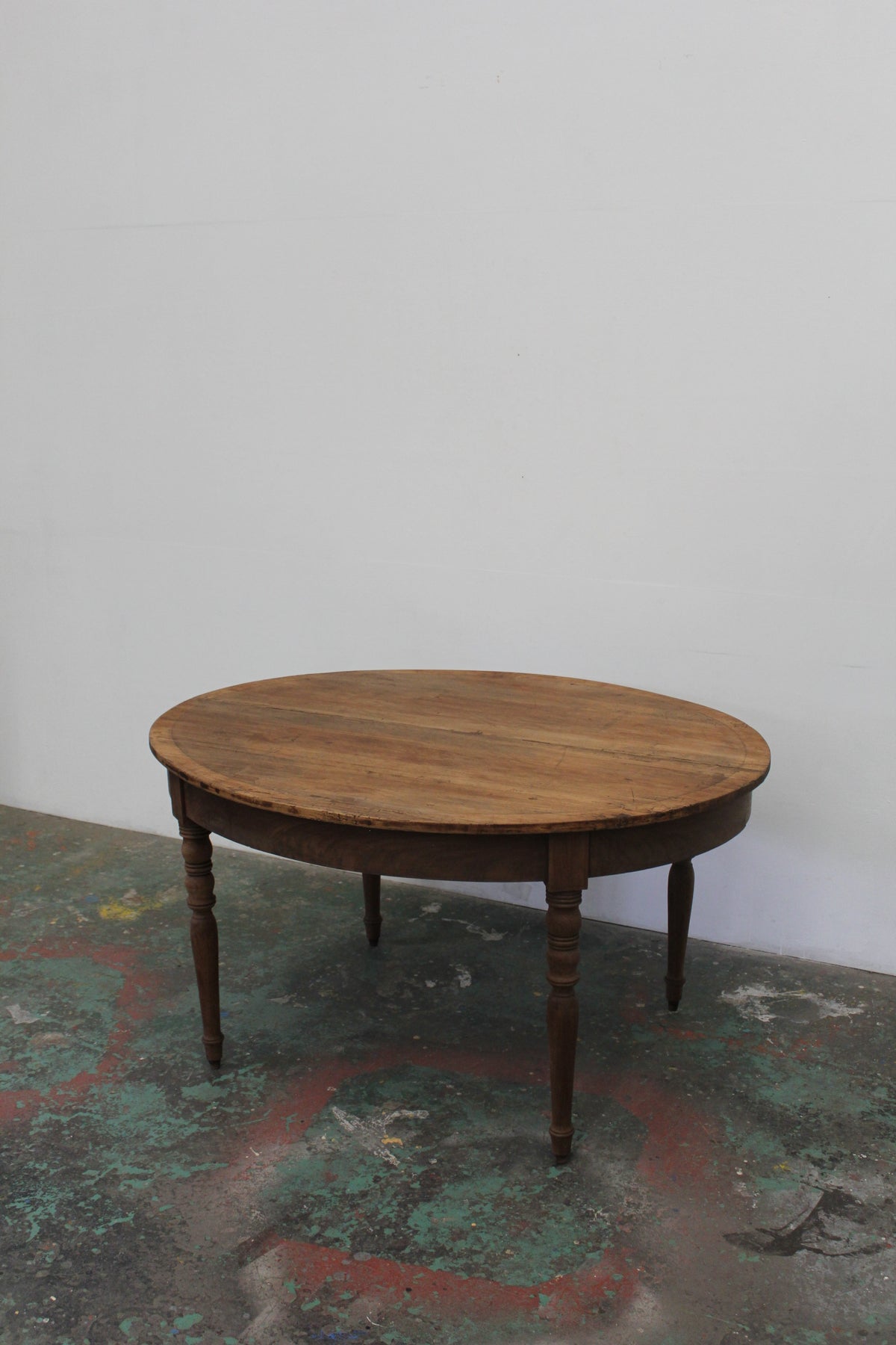 #1582 round table
