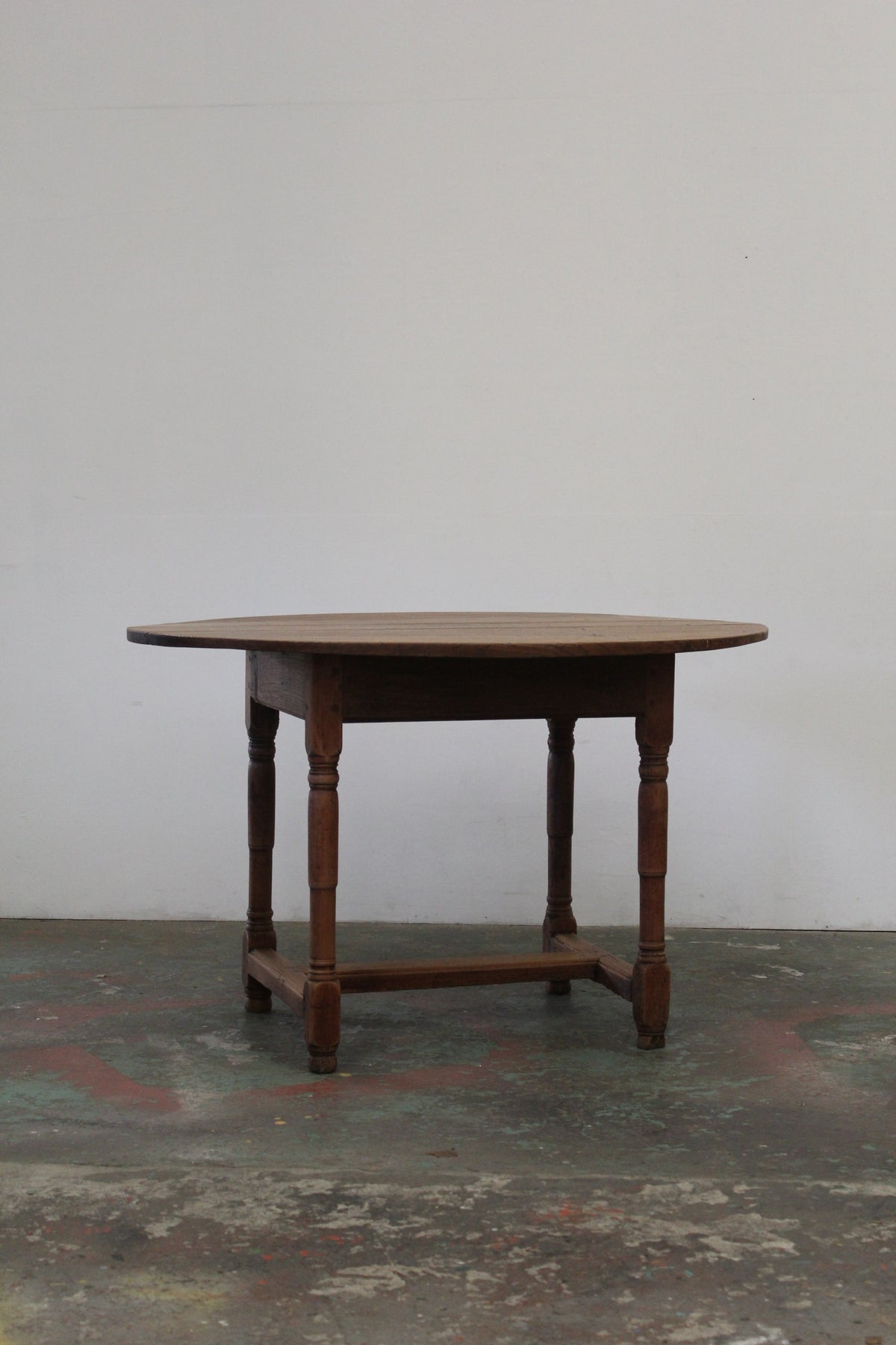 #1583 round table
