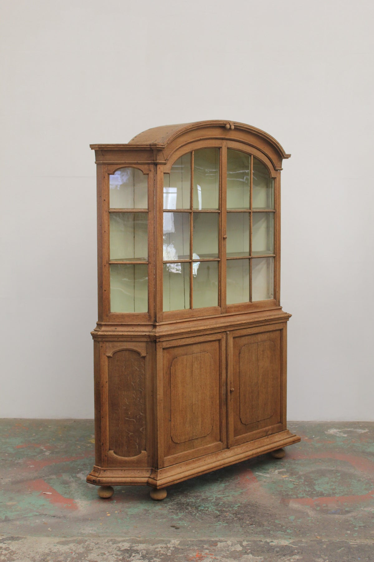 #0258 cupboard